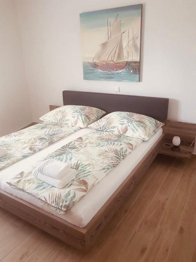 Apartmani Tin Starigrad Paklenica Exterior photo