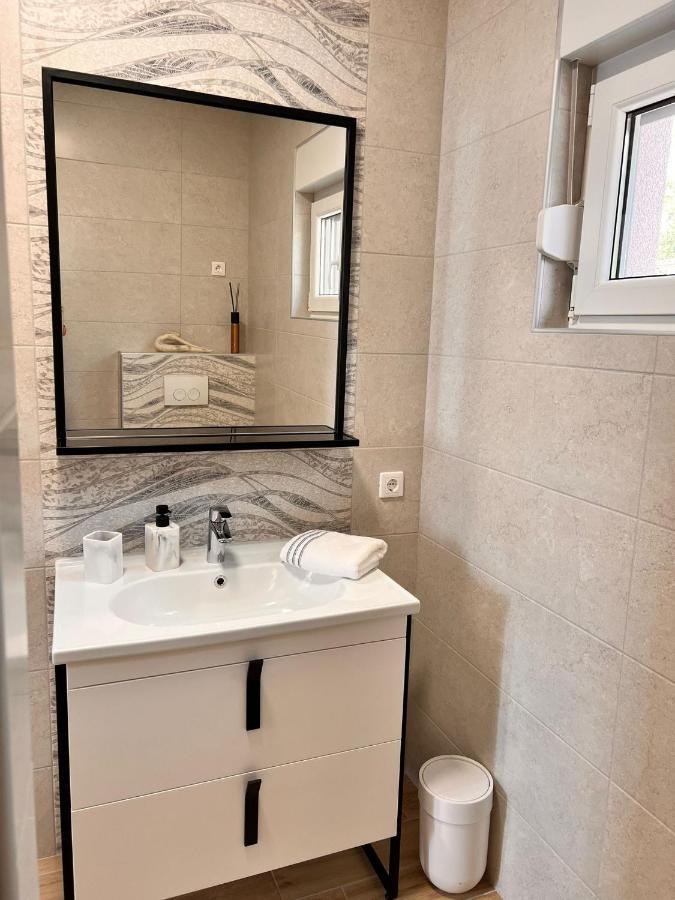 Apartmani Tin Starigrad Paklenica Exterior photo