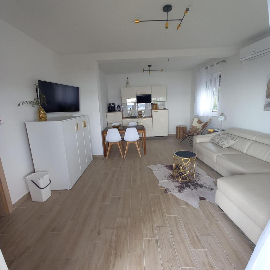 Apartmani Tin Starigrad Paklenica Exterior photo