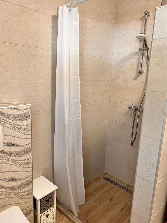 Apartmani Tin Starigrad Paklenica Exterior photo